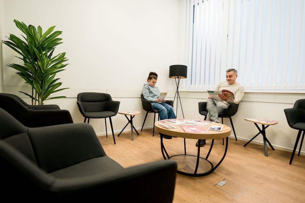 hausarzt-neuenrade-mokaram-wartezimmer hausarzt-neuenrade-mokaram-wartezimmer